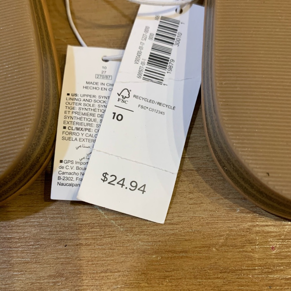 Old Navy Sandals - Picture 3 of 3